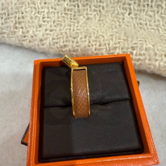 HERMES Kelly Gold Tone Scarf Ring - Picture 5 of 8